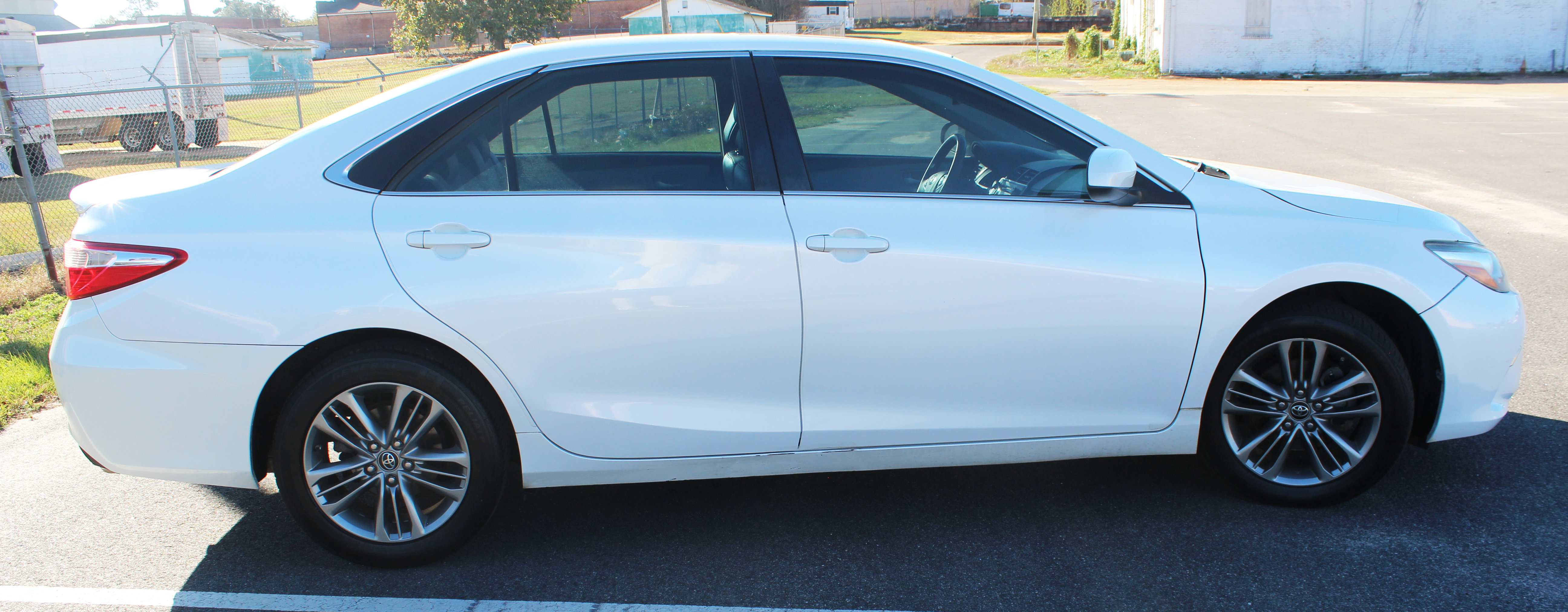 Used 2017 Toyota Camry SE w/ Moonroof Package image 9