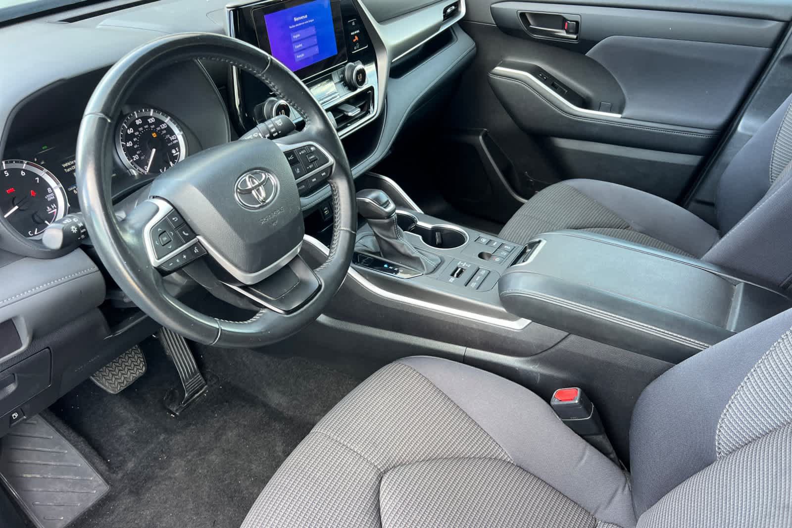 Used 2024 Toyota Highlander LE AWD/4WD image 9