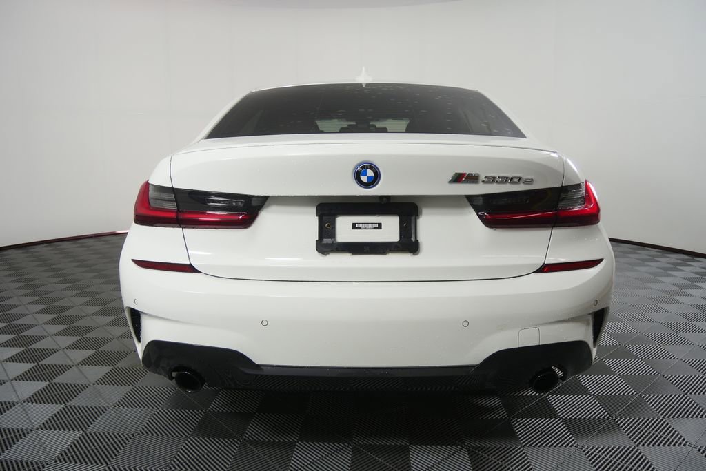 Used 2022 BMW 330e w/ M Sport Package RWD image 4