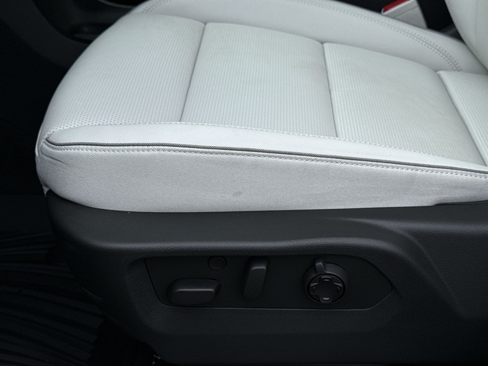 New 2026 Buick Envision Avenir AWD/4WD image 14