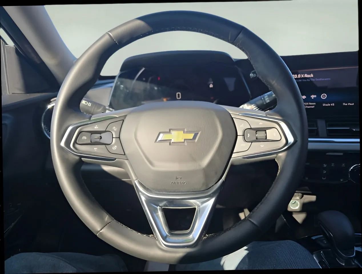 Used 2025 Chevrolet Trax LT w/ Driver Confidence Package image 22