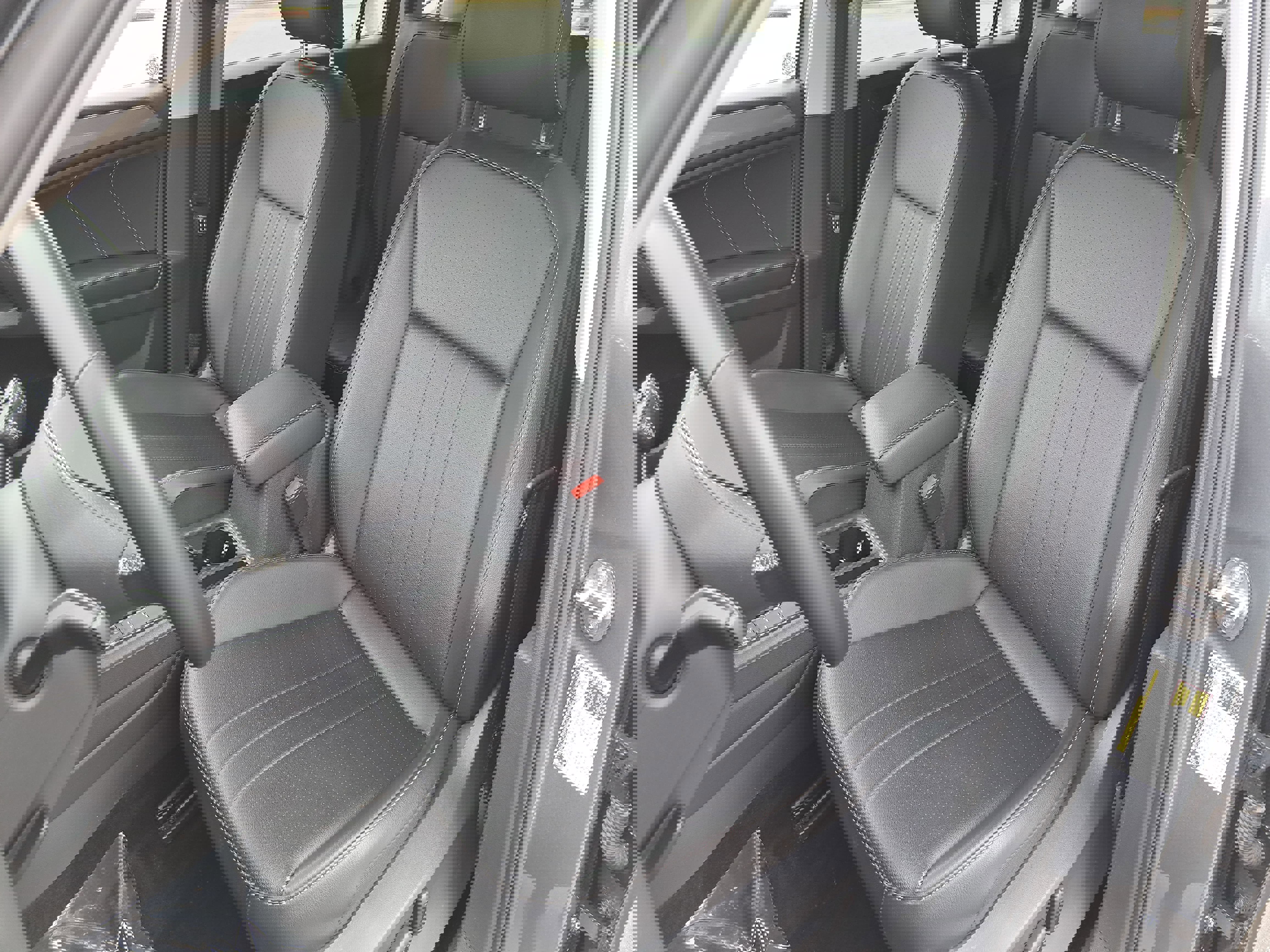 Used 2024 Volkswagen Tiguan SE image 15