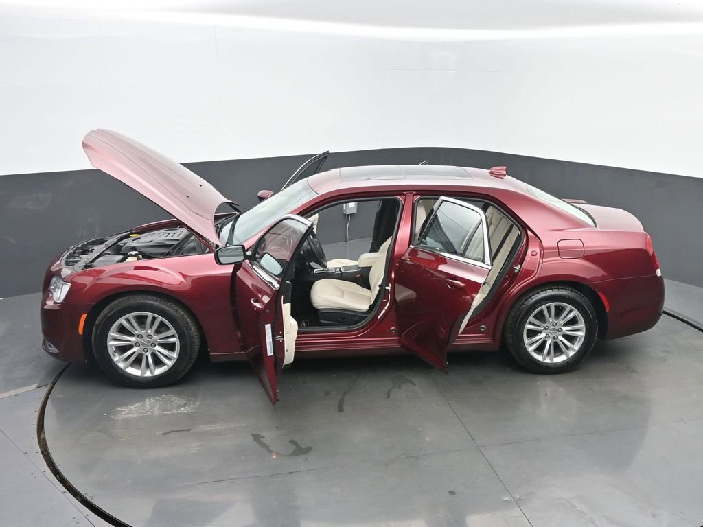Used 2016 Chrysler 300 Limited image 61