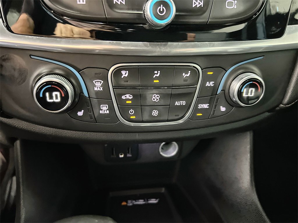 Used 2022 Chevrolet Traverse LT image 16