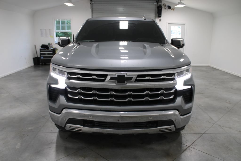 Used 2023 Chevrolet Silverado 1500 LTZ AWD/4WD image 3