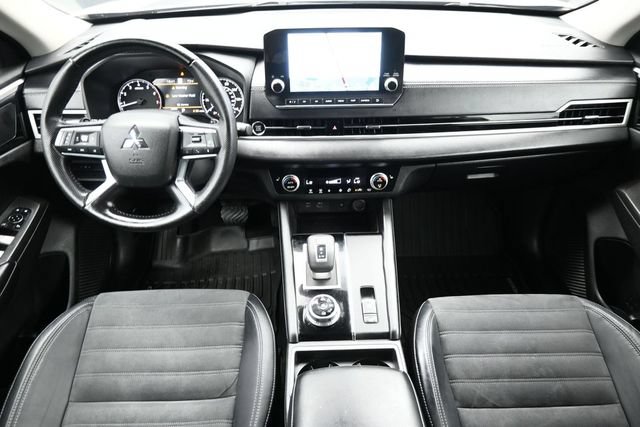 Used 2022 Mitsubishi Outlander SE AWD/4WD image 12