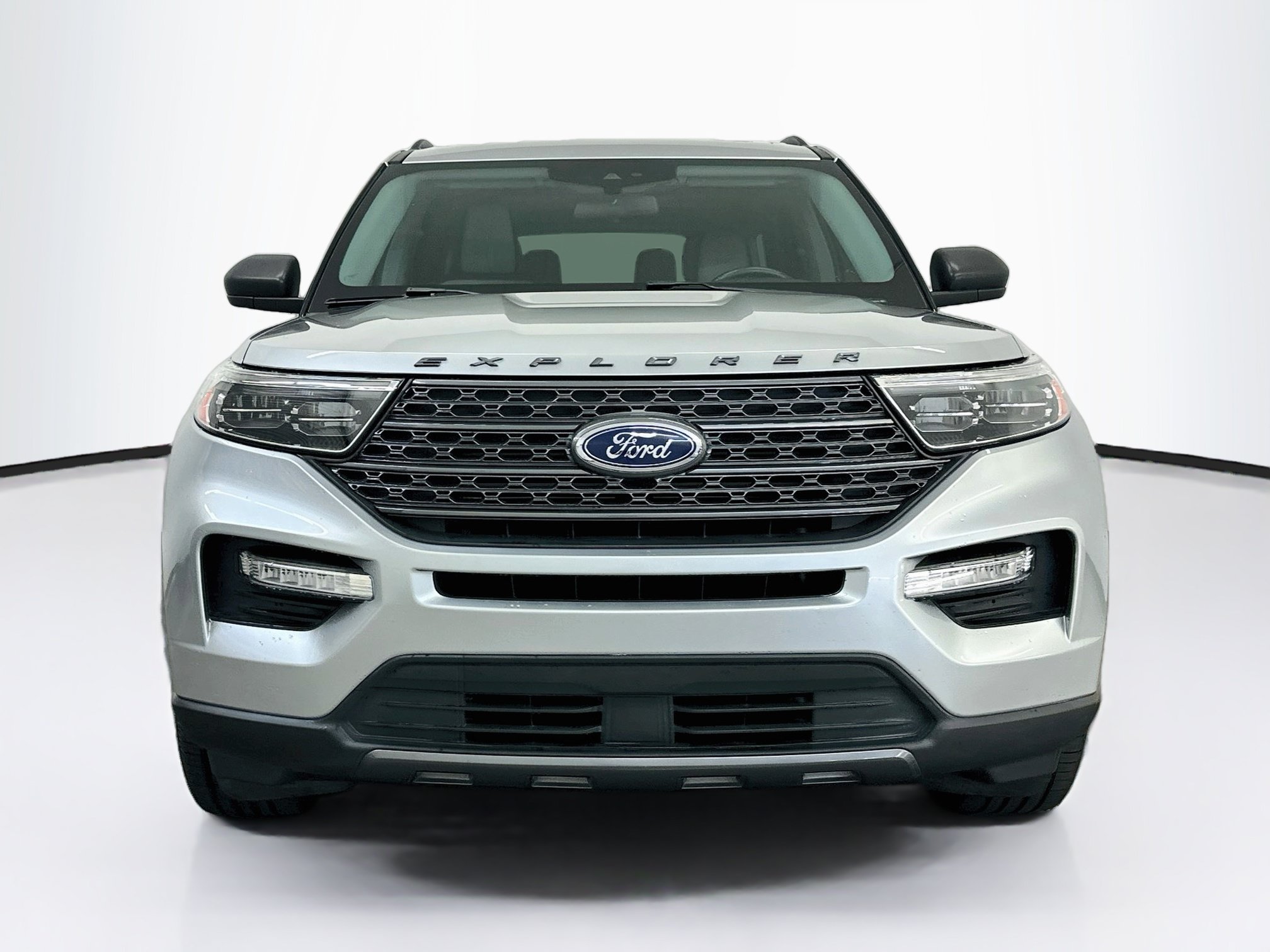 Used 2021 Ford Explorer XLT w/ Equipment Group 202A AWD/4WD image 2