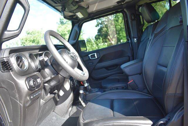Used 2023 Jeep Wrangler Unlimited Sahara AWD/4WD image 28