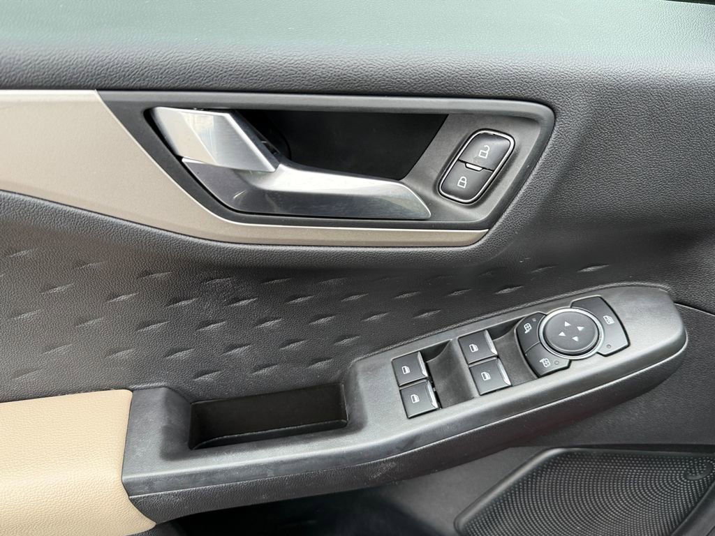 Used 2020 Ford Escape SE Sport image 11