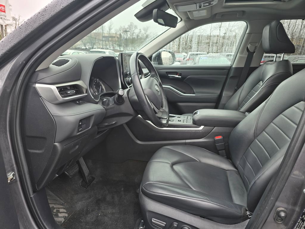 Used 2022 Toyota Highlander XLE AWD/4WD image 15