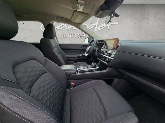 Used 2025 Nissan Pathfinder SV FWD image 24