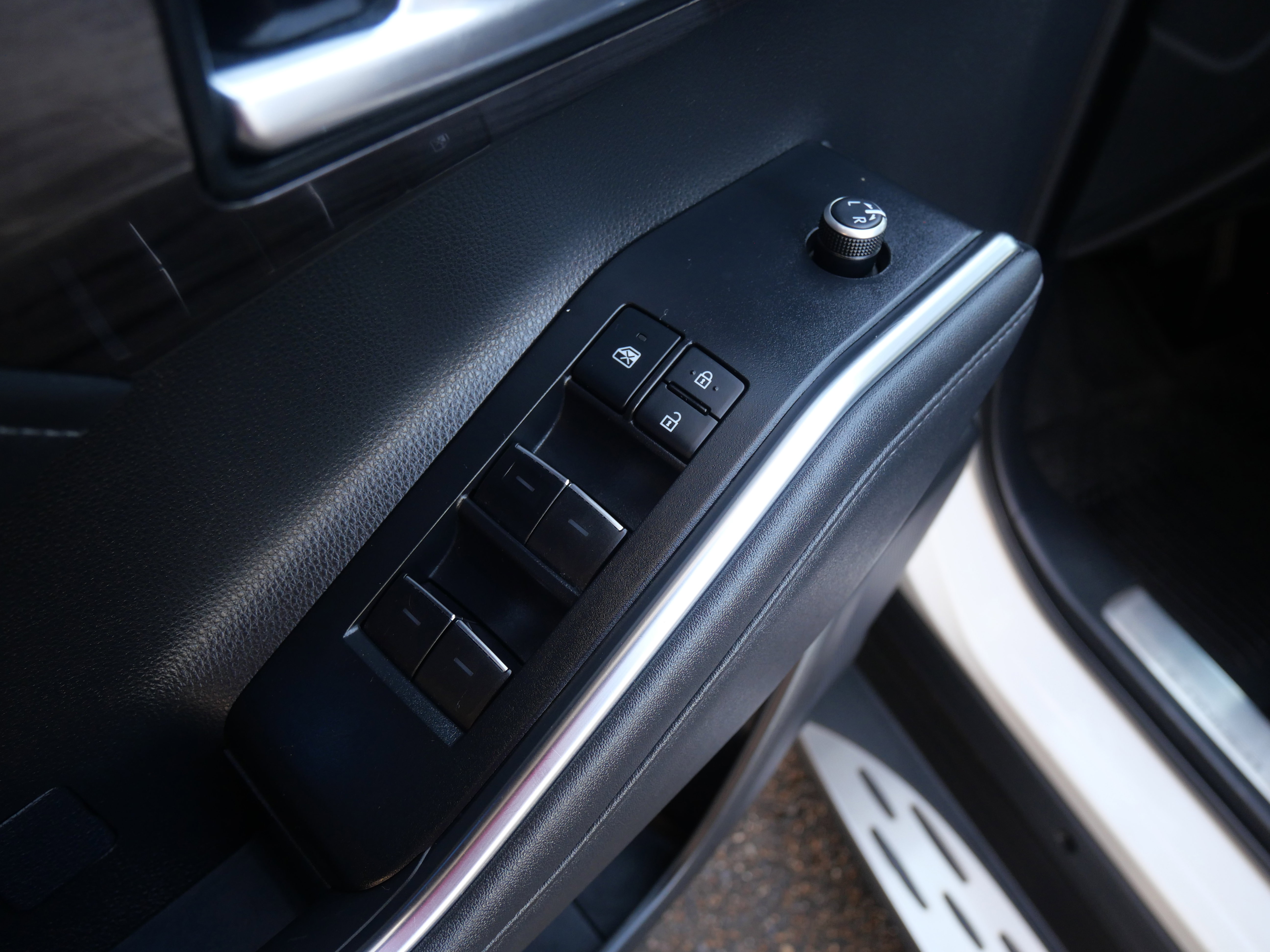 Used 2021 Toyota Highlander Limited image 19