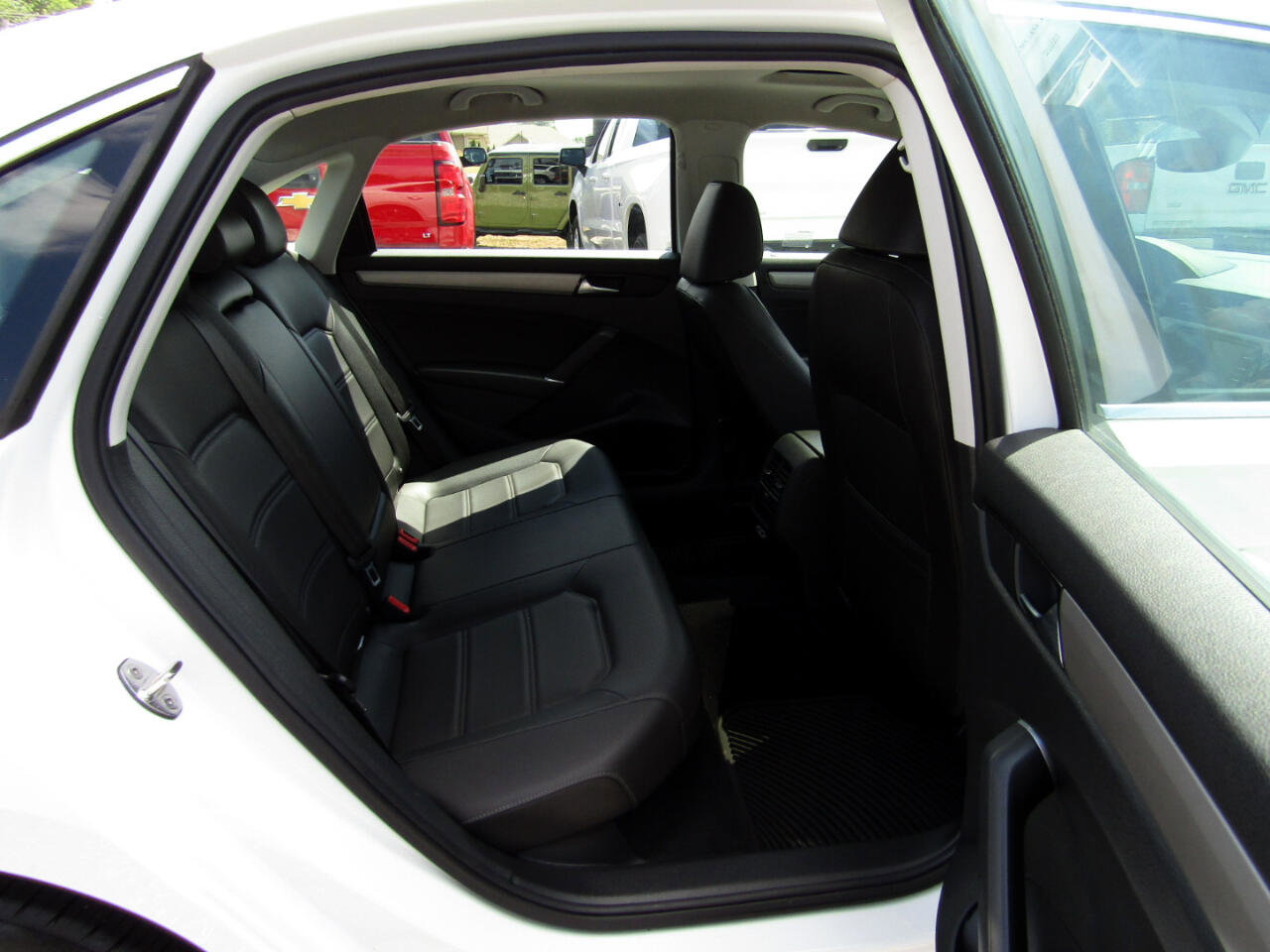 Used 2022 Volkswagen Passat 2.0T SE image 24