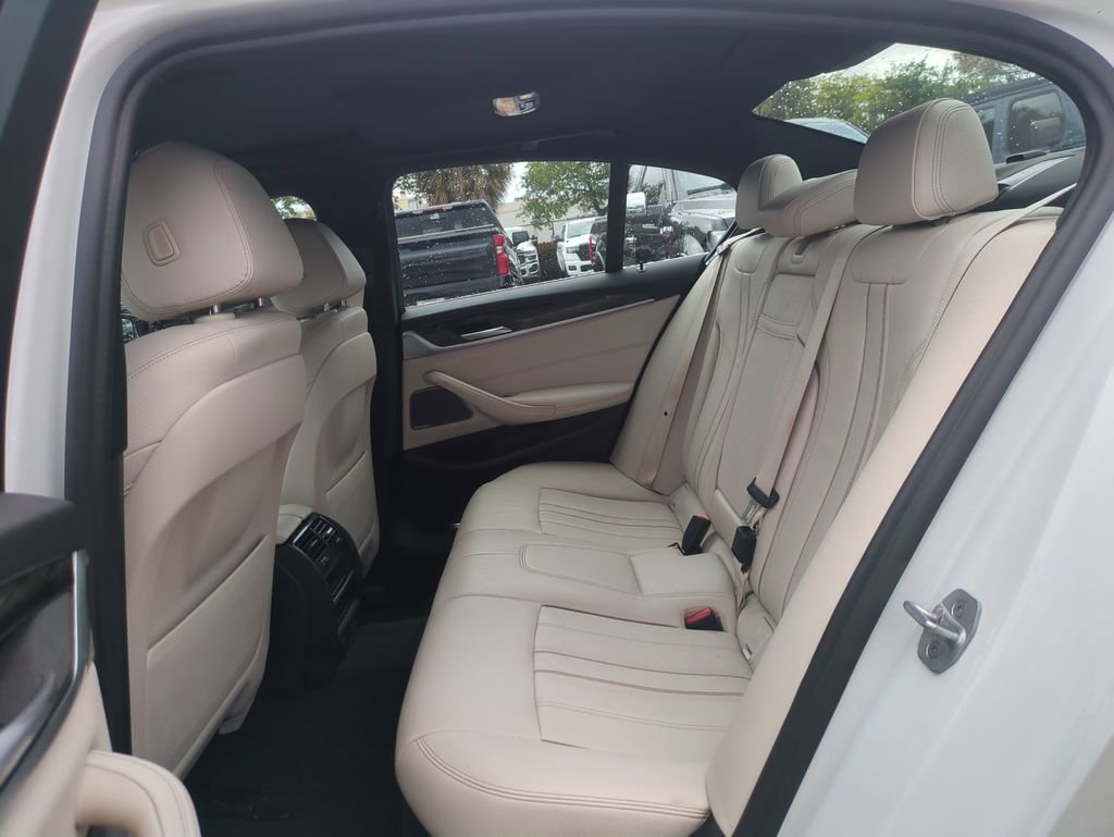 Used 2021 BMW 530i w/ Premium Package RWD image 14
