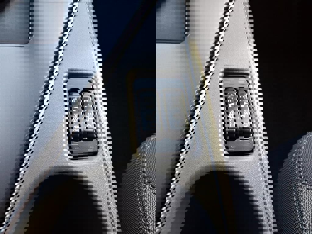 Certified 2025 Subaru Crosstrek 2.0i Premium image 27