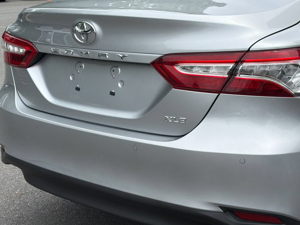 Used 2018 Toyota Camry XLE FWD image 5