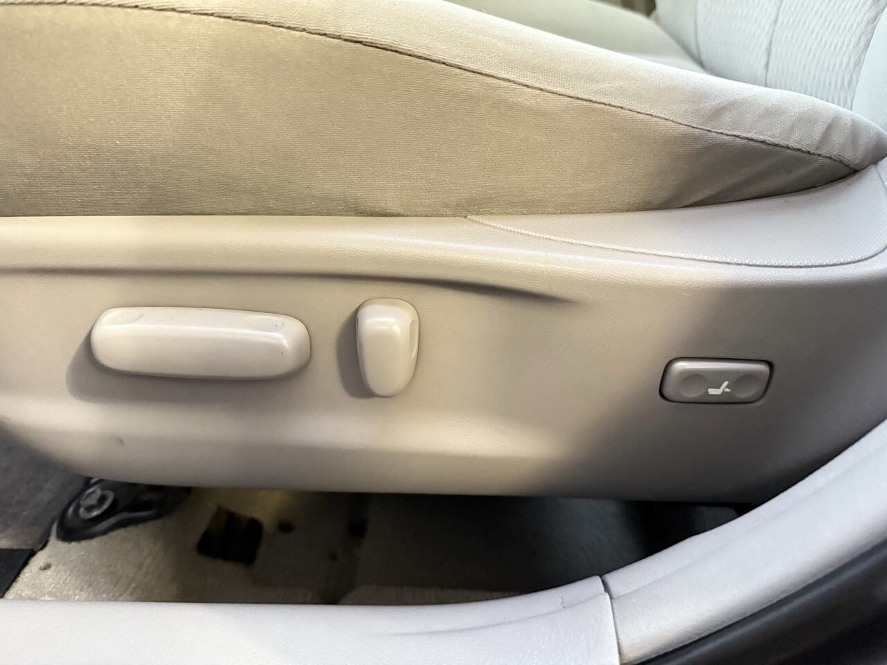 Used 2011 Toyota Camry LE w/ LE Extra-Value Pkg image 14