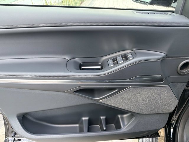 New 2026 Lincoln Navigator Reserve w/ Jet Appearance Package AWD/4WD image 8