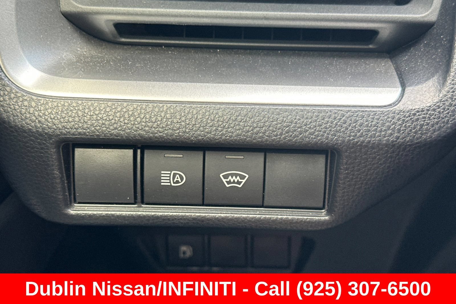 Used 2025 Toyota Prius LE FWD image 41