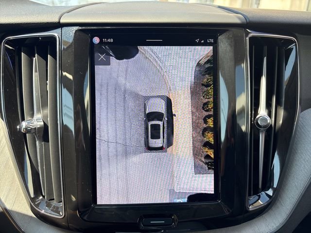 Used 2025 Volvo XC60 B5 Plus image 24
