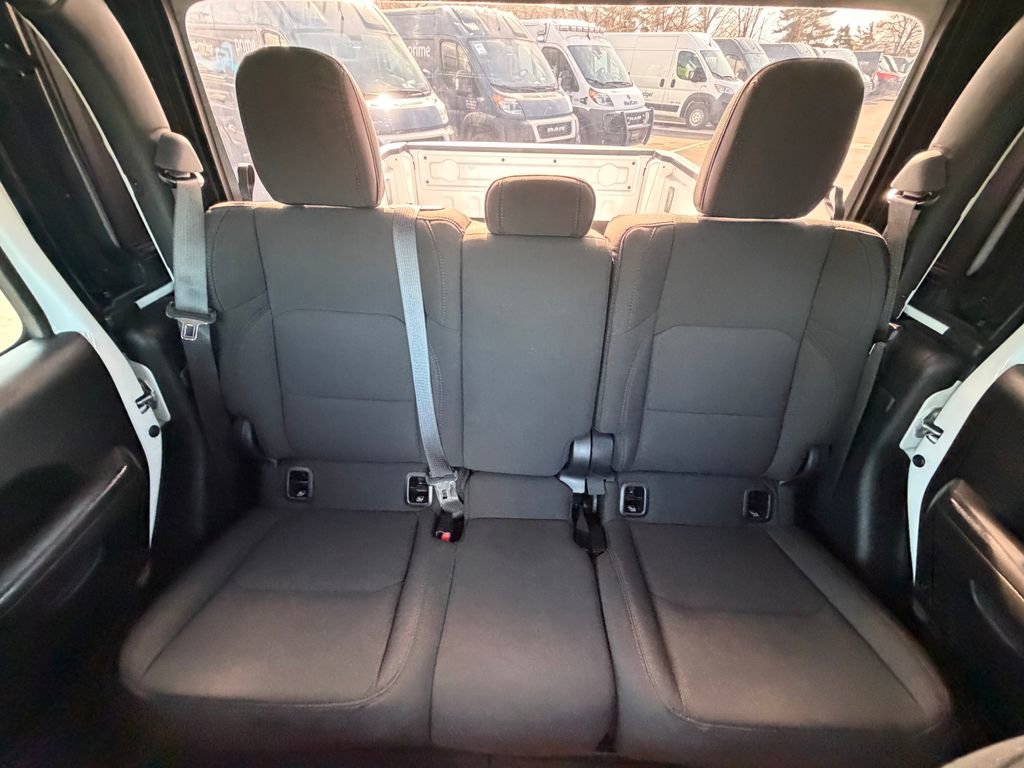 Used 2022 Jeep Gladiator Willys image 17