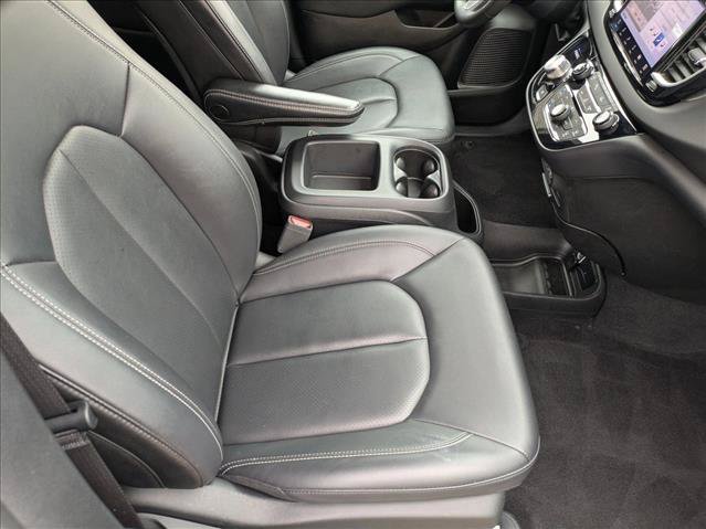 Used 2025 Chrysler Pacifica Select FWD image 20