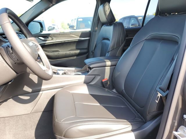 New 2025 Jeep Grand Cherokee Limited w/ Black Appearance Package image 16