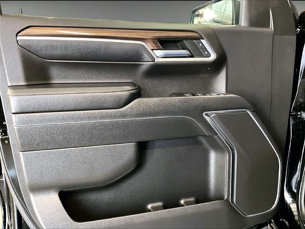 Used 2022 Chevrolet Silverado 1500 LT AWD/4WD image 9