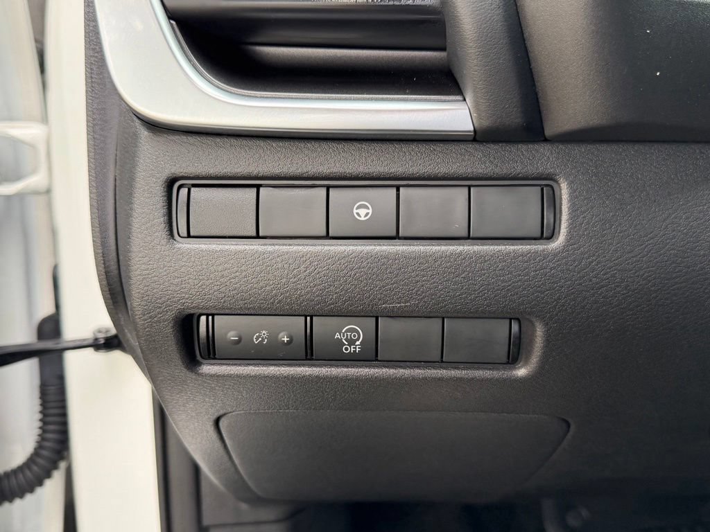 Used 2023 Nissan Rogue SV AWD/4WD image 28