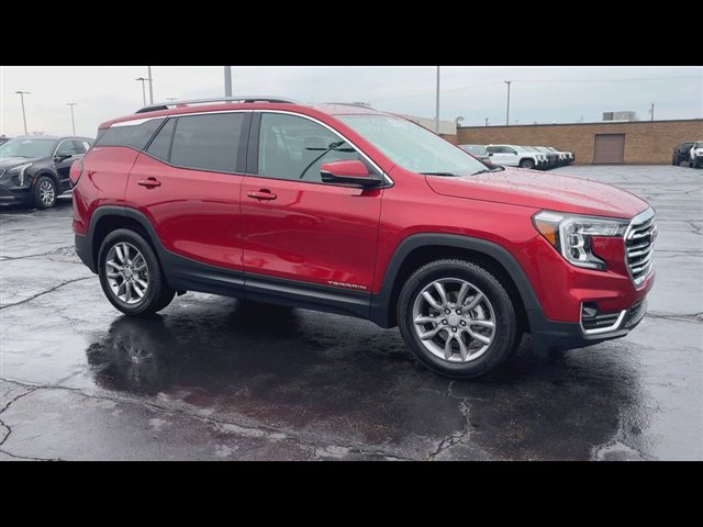 Certified 2024 GMC Terrain SLT FWD image 2