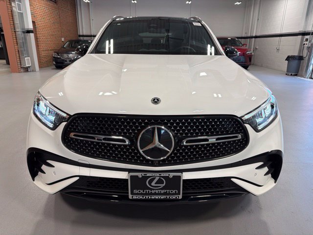 Used 2025 Mercedes-Benz GLC 300 4MATIC image 2