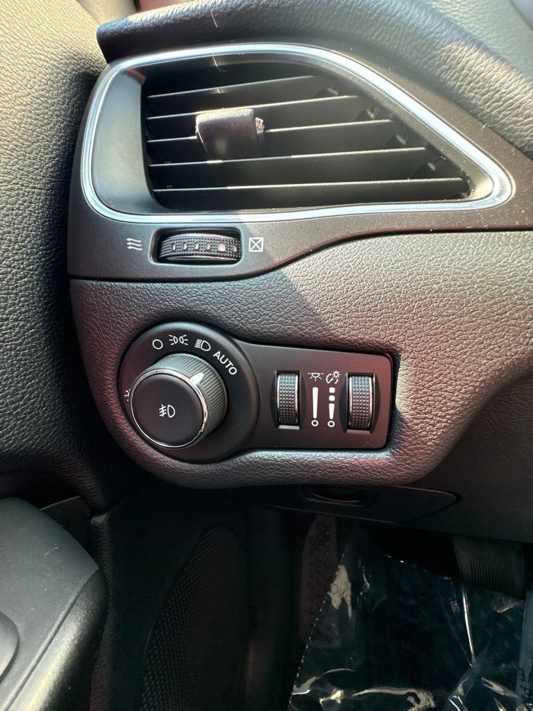 Used 2021 Jeep Cherokee Trailhawk w/ Sun, Sound & Nav Group AWD/4WD image 18