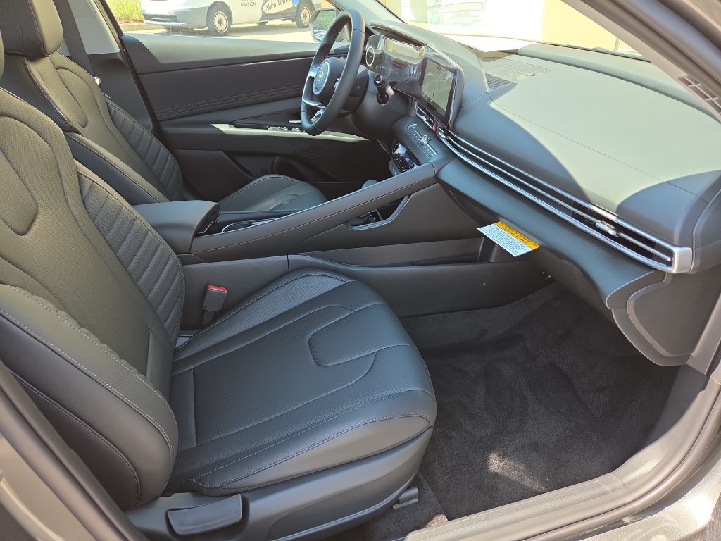 New 2026 Hyundai Elantra Limited FWD image 33