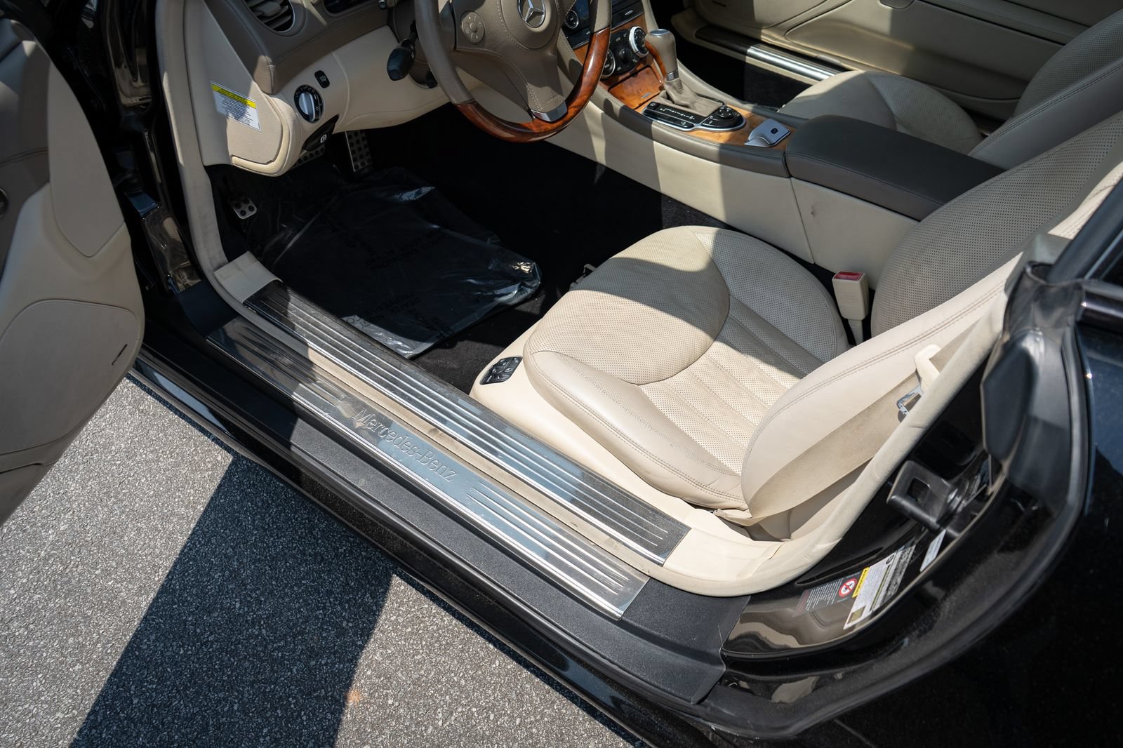 Used 2009 Mercedes-Benz SL 550 image 16