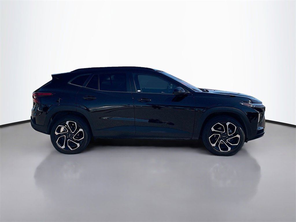 Used 2025 Chevrolet Trax RS w/ Driver Confidence Package image 8