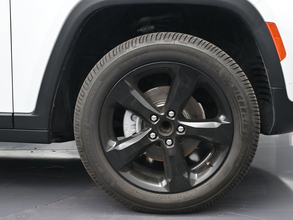 Used 2022 Jeep Grand Cherokee Altitude RWD image 9
