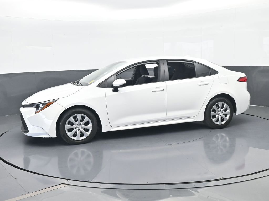 Used 2023 Toyota Corolla LE image 2
