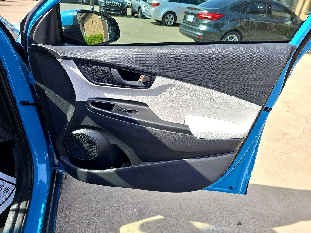 Used 2023 Hyundai Kona SEL image 17