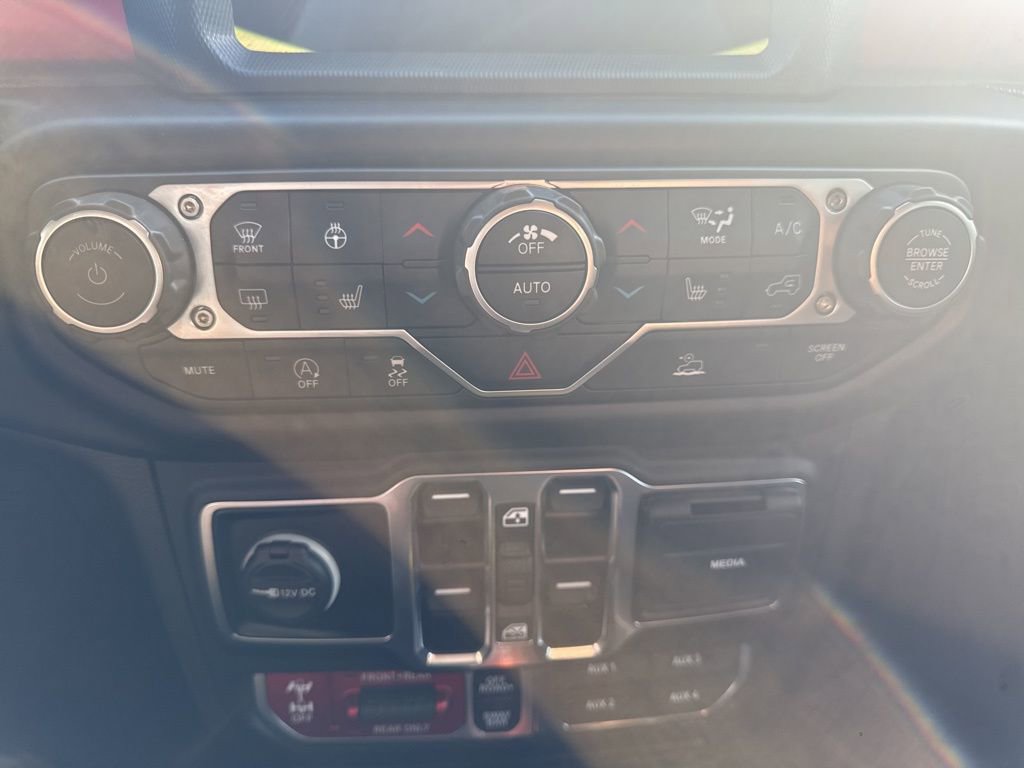 Used 2023 Jeep Gladiator Rubicon w/ Cold Weather Group AWD/4WD image 6
