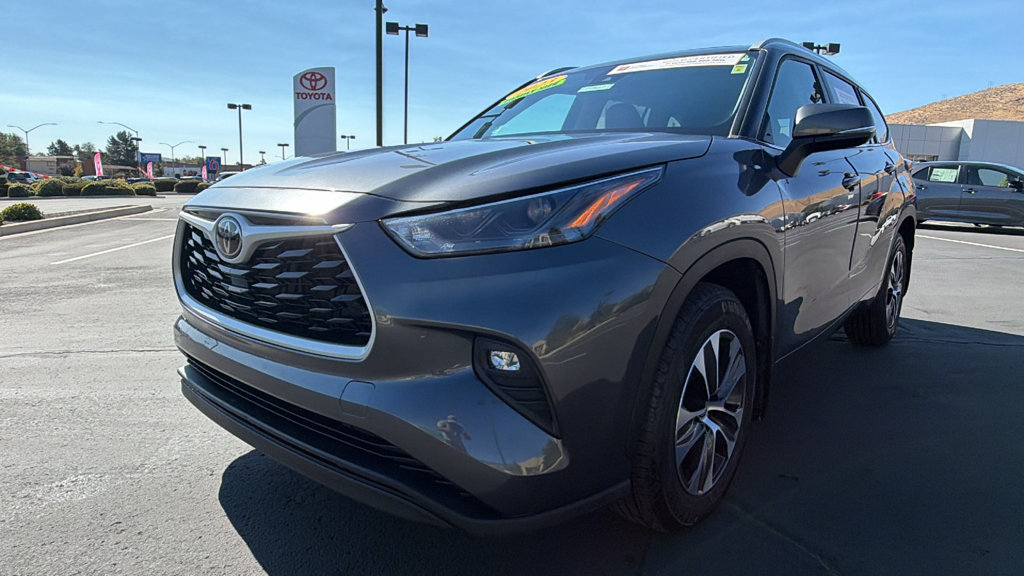 Certified 2023 Toyota Highlander XLE AWD/4WD image 7