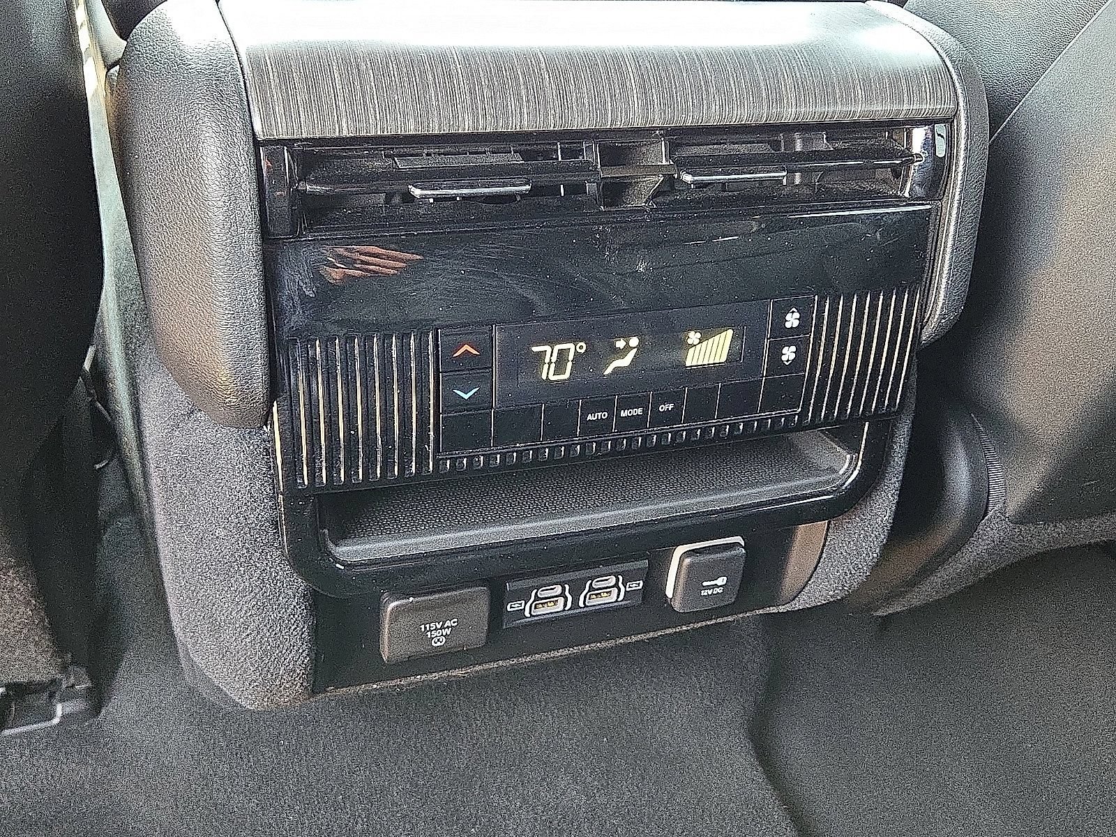 Used 2024 Jeep Wagoneer Series II w/ Flexible Seating Group RWD image 15