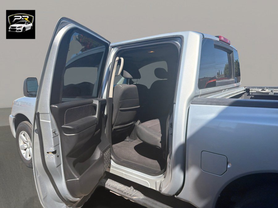 Used 2011 Nissan Titan SV w/ SV Premium Utility Pkg RWD image 12
