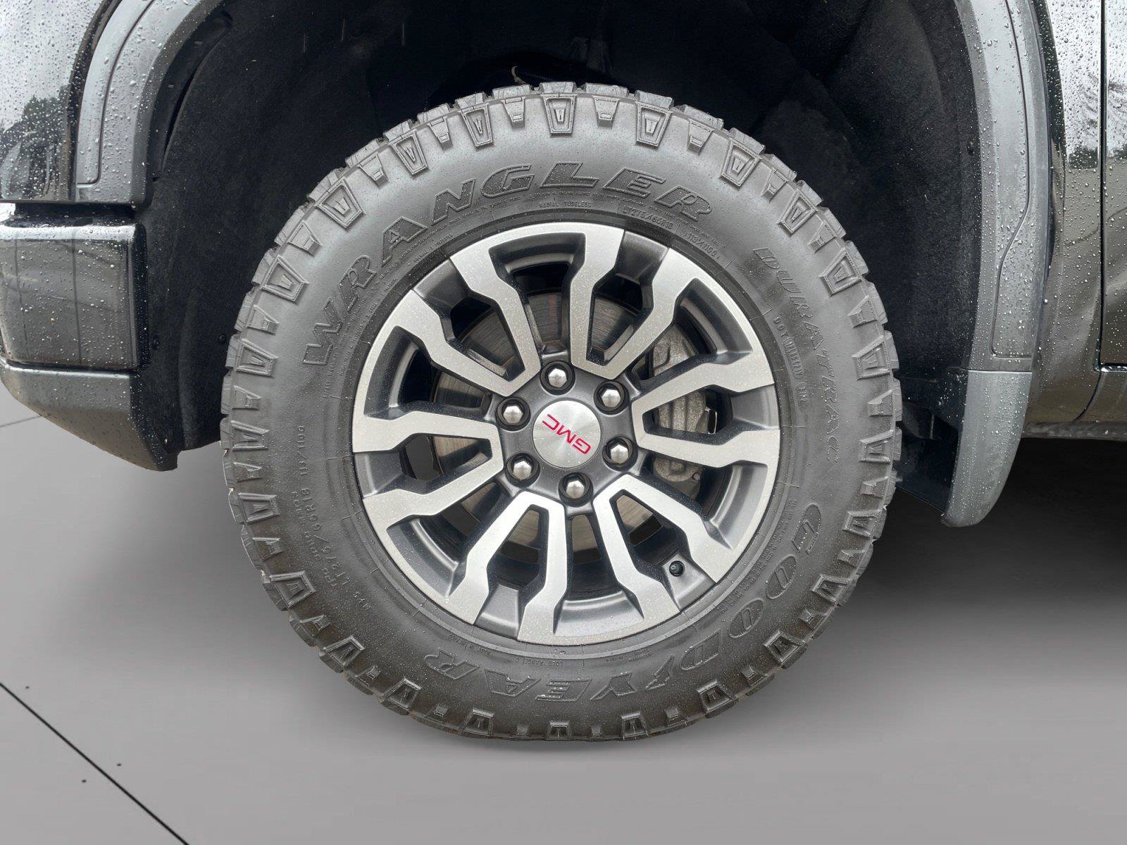 Used 2023 GMC Sierra 1500 AT4 w/ Technology Package AWD/4WD image 14