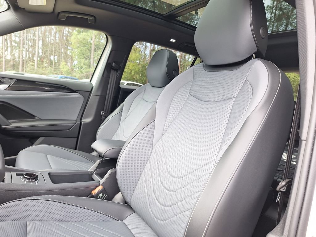 New 2026 Volkswagen Tiguan SE R-Line image 11