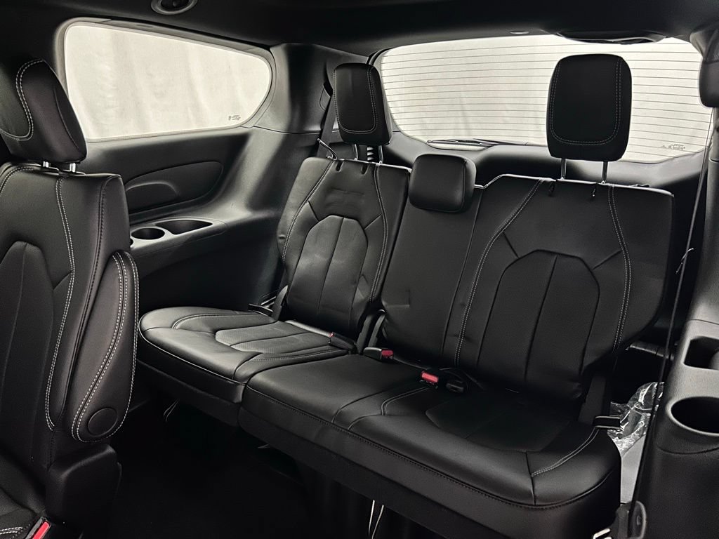 New 2026 Chrysler Pacifica Select AWD/4WD image 15