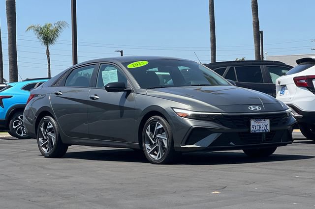 Used 2025 Hyundai Elantra SEL FWD image 2