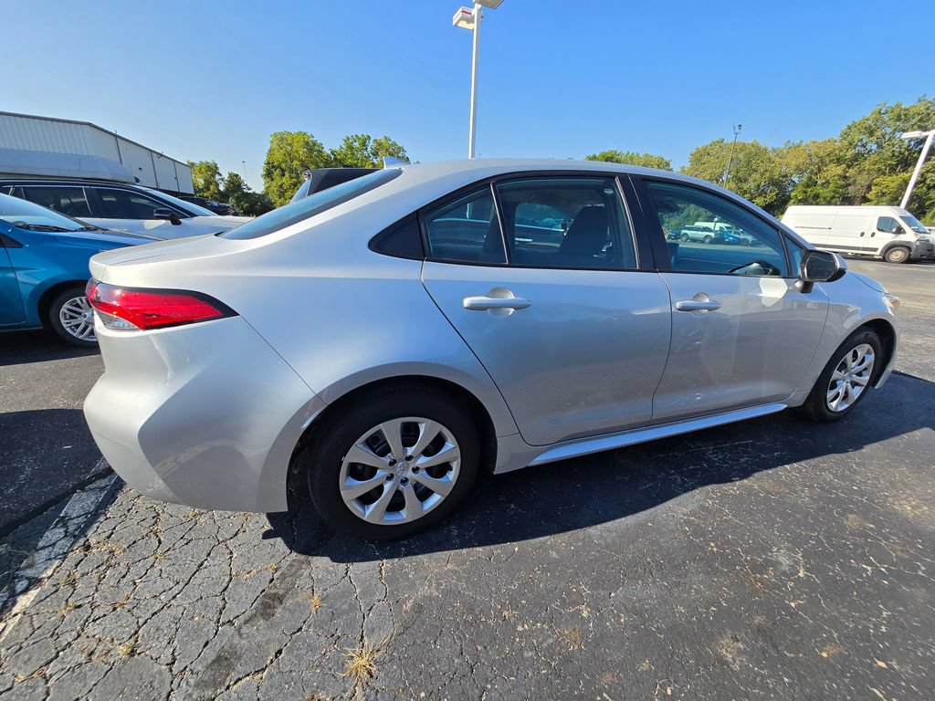 Used 2025 Toyota Corolla LE FWD image 9