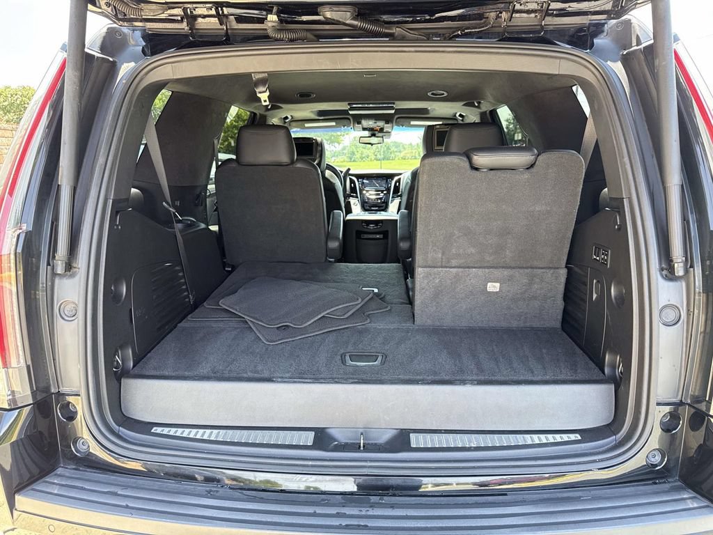 Used 2019 Cadillac Escalade Platinum AWD/4WD image 25