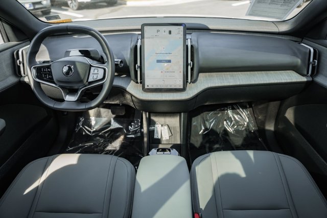 Certified 2025 Volvo EX30 Plus w/ Protection Package Premier AWD/4WD image 19