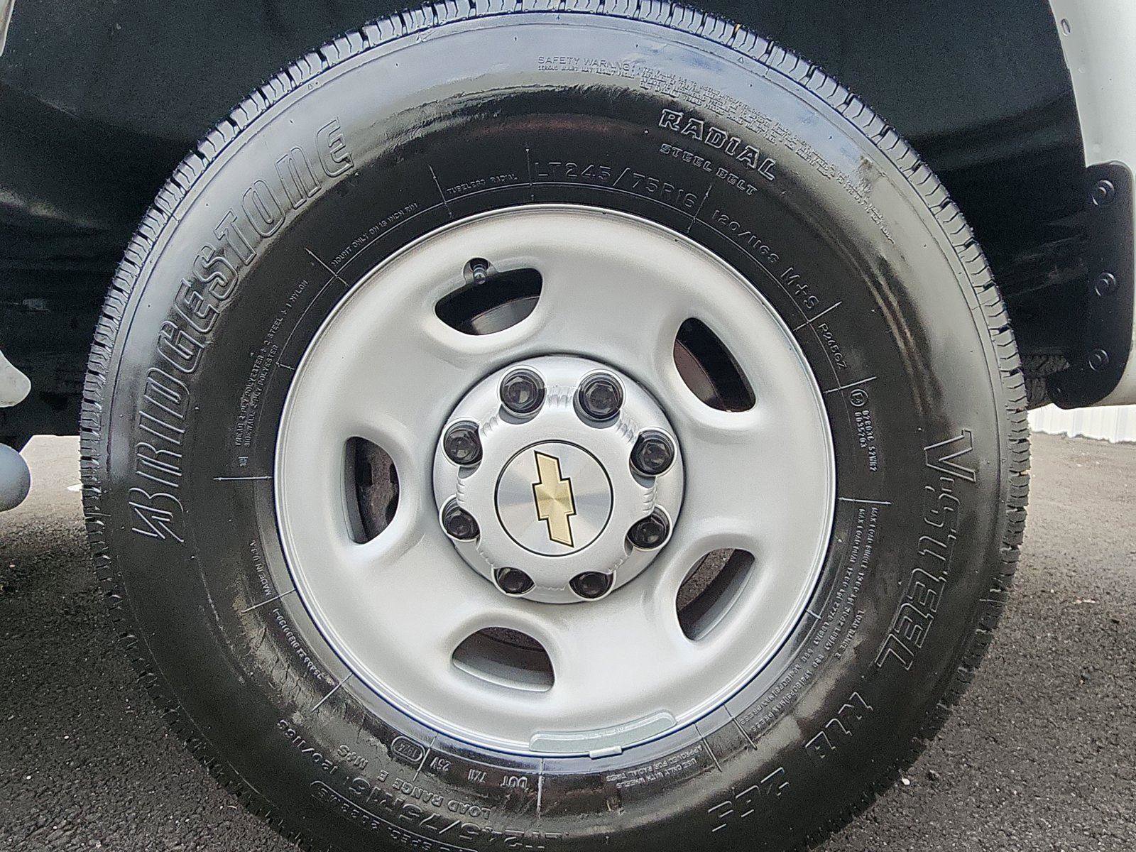 Used 2024 Chevrolet Express 2500 w/ Driver Convenience Package image 9